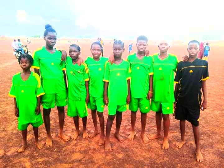 tamale_fc's tweet photo. Batang Ladies FC play in the Northern Regional Women's Division 1B League
The Young girls wish to fulfill their dreams of becoming professional footballers
They play WITHOUT FOOTBALL BOOTS on gravel soil. LET'S SUPPORT THEM
Get in touch via musahabdulrahim@yahoo.com/0246347334 https://t.co/lLXNfkp6Df