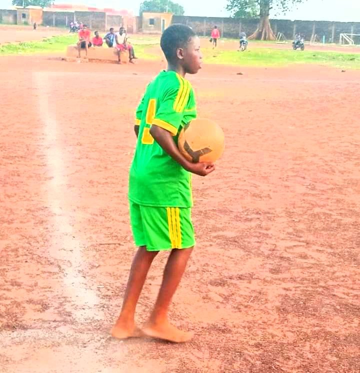 tamale_fc's tweet photo. Batang Ladies FC play in the Northern Regional Women's Division 1B League
The Young girls wish to fulfill their dreams of becoming professional footballers
They play WITHOUT FOOTBALL BOOTS on gravel soil. LET'S SUPPORT THEM
Get in touch via musahabdulrahim@yahoo.com/0246347334 https://t.co/lLXNfkp6Df