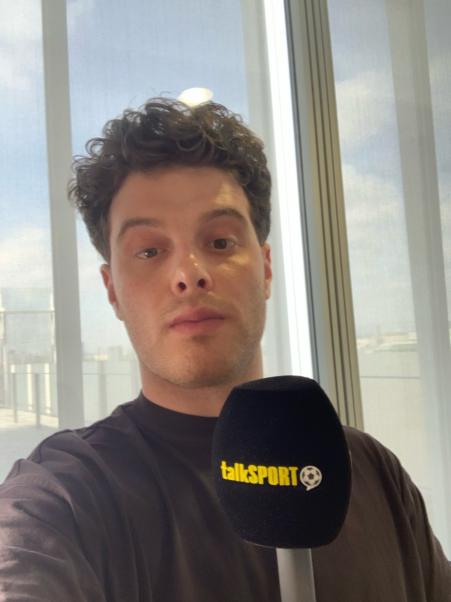I’m really pleased to have joined @talkSPORT last month 💪 This simply is a dream — @talkSPORT is my favourite radio station in the world and to now be able to work alongside so many people I’ve looked up to for years at the famous News Building really is unbelievable 🙌