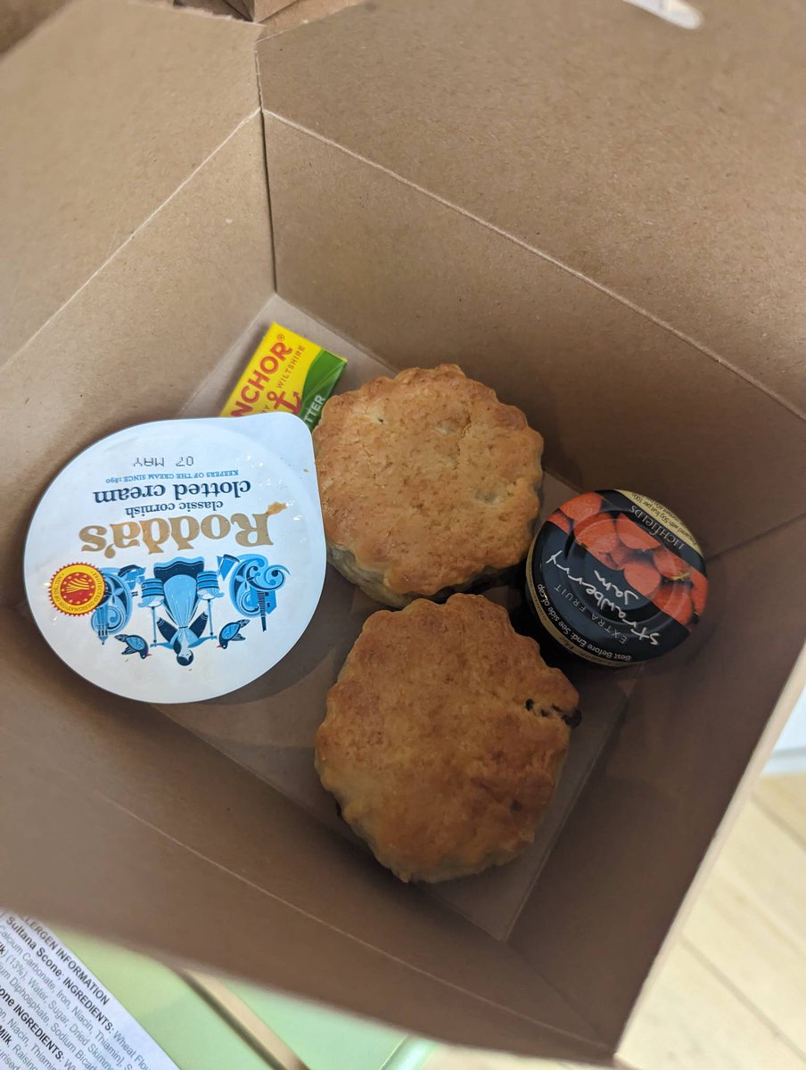 We have some cream teas to giveaway...they are just  inside our door due to the rain...come and grab one.
#thebarnscafe #abingdon