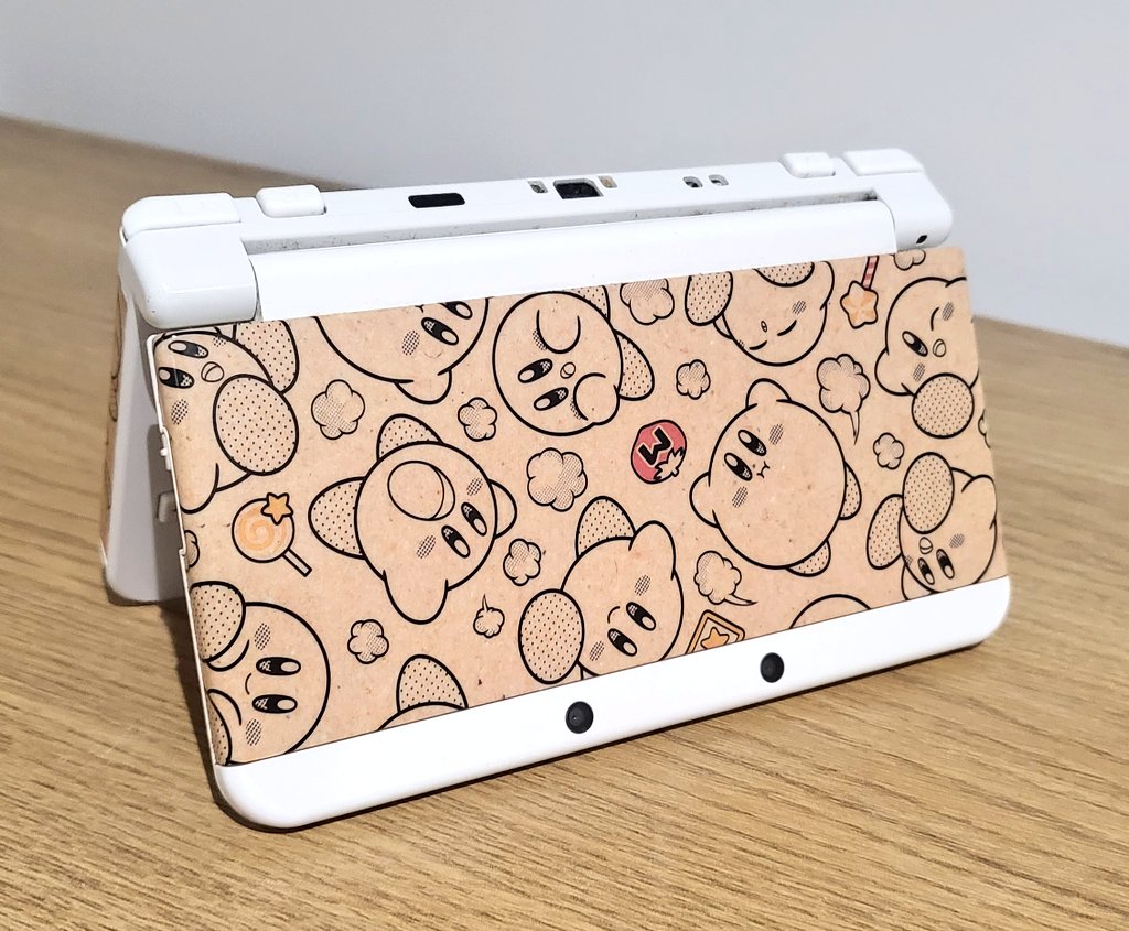 Stuff from my collection day 5:

New Nintendo 3DS with Kirby cover plates

The 3DS is a fantastic console, with a great library of games. I have a few different sets of cover plates but these Kirby ones are my favourites, they're so cute!

#rikscollection #handheldconsole