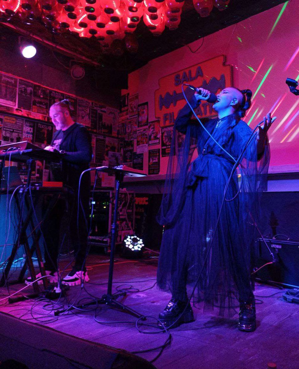 CZARINAnyc's tweet photo. A Coruña just made me feel at home last night. Awesome, beautiful crowd and turnout- What a way to get back on stage! And best sounding venue I’ve played so far. (Sorry, Mercury Lounge). 
Waiting for more pics and clips. https://t.co/pbsH6ADcWd