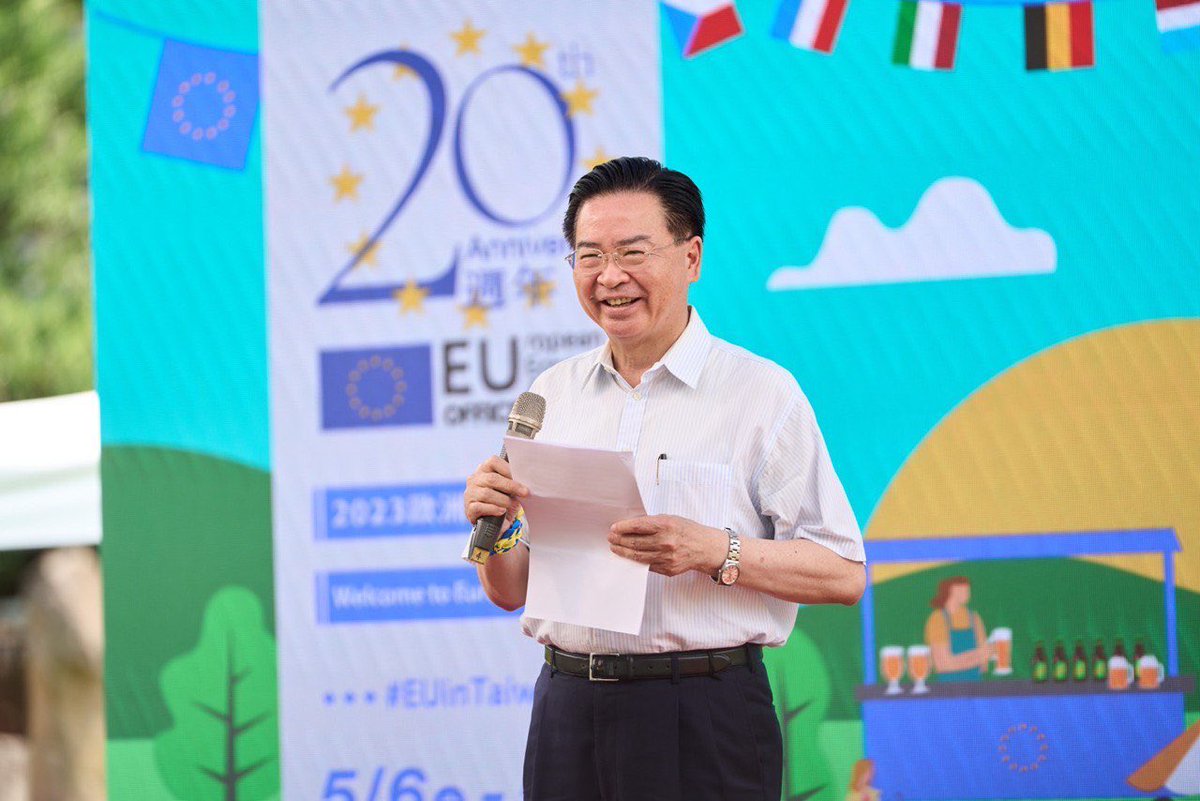 MOFA_Taiwan's tweet photo. 2023 Europe Festival’s been a blast! Minister Wu joined in on the fun with Rep. @grzegorzewskif &amp; other #Europe VIPs to celebrate #EuropeDay &amp; #EETO’s 20th anniversary. We rejoice in the long-standing #Taiwan🇹🇼-#EU🇪🇺 ties &amp; look forward to expanding the circle of friendship. https://t.co/npk2ofFKNN