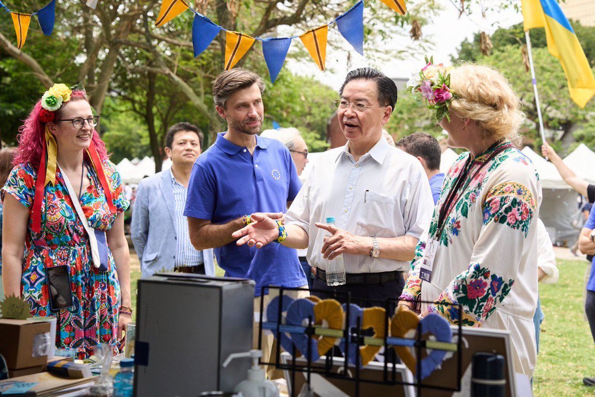 MOFA_Taiwan's tweet photo. 2023 Europe Festival’s been a blast! Minister Wu joined in on the fun with Rep. @grzegorzewskif &amp; other #Europe VIPs to celebrate #EuropeDay &amp; #EETO’s 20th anniversary. We rejoice in the long-standing #Taiwan🇹🇼-#EU🇪🇺 ties &amp; look forward to expanding the circle of friendship. https://t.co/npk2ofFKNN