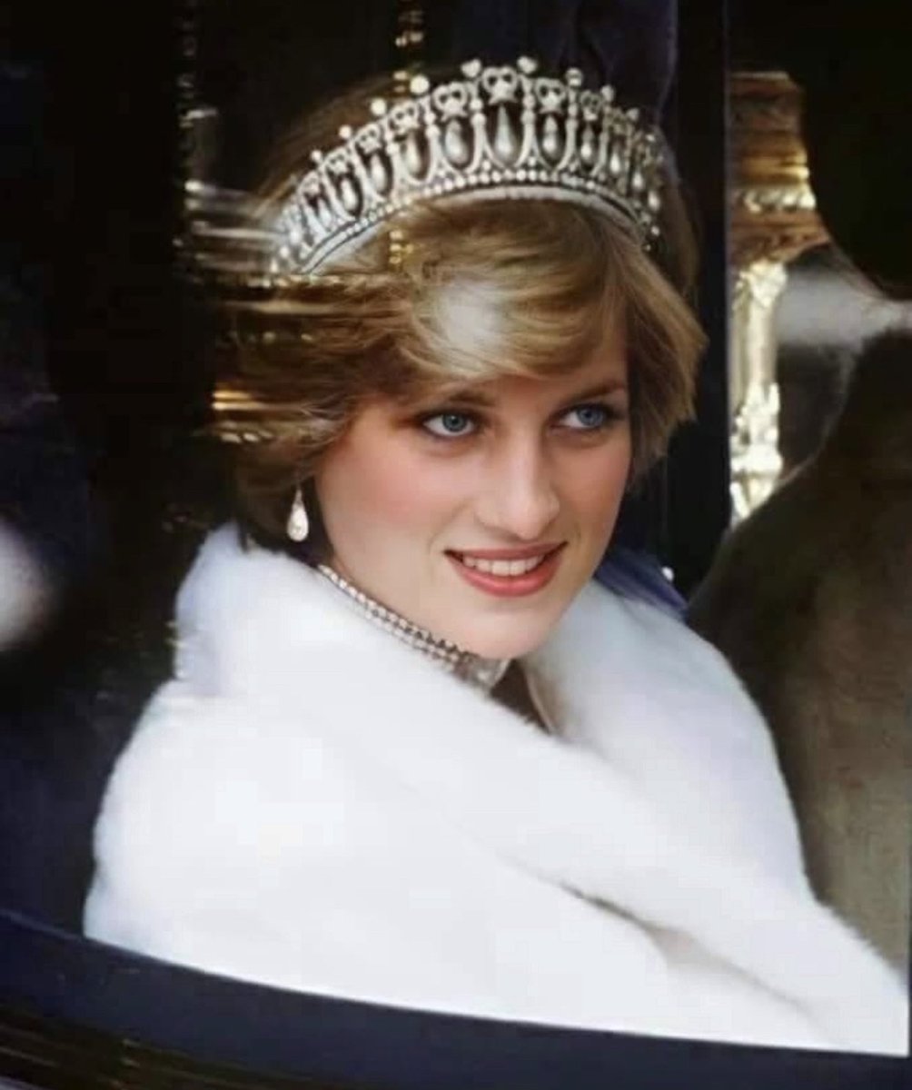 colinmcfarlane's tweet photo. “I'd like to be a queen in people's hearts but I don't see myself being queen of this country”
Princess Diana

❤️My Queen. Miss her. She’s in my thoughts today🙏🏽
#Coronation https://t.co/XJUjQIPqeV