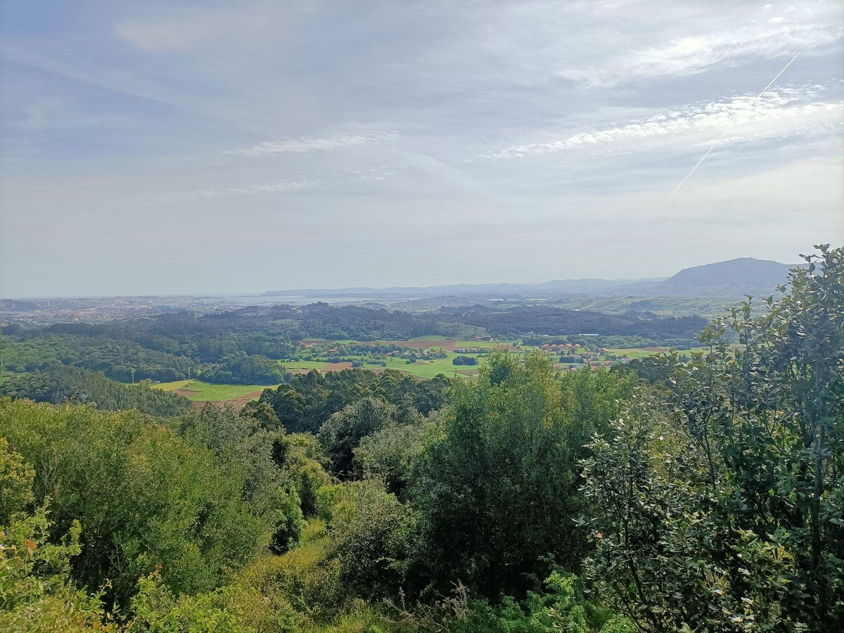 PatrimonioGeo's tweet photo. Hoy nos vamos de ruta por los lugares de interés geológico de @costaquebradaPG en las XV Jornadas sobre Patrimonio Geológico @sgeologica Primera parada para conocer el karst 😃 https://t.co/MF0ezideqT