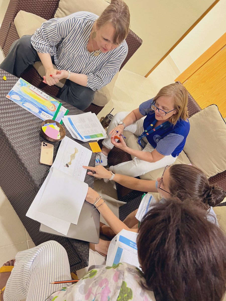 cecigomez_g's tweet photo. Nurturing our #CultureOfCollaboration, the ES EAL team led a #coassessment session w our KG team ~ we learned to use @WIDA_UW rubrics, norm our assessment practices & reflect on equity of opportunities for our MLLs @ssischool @KladovaTatiana @JessicaEDavis1 @elena_anello @mjsyl https://t.co/4v5ElbuukT