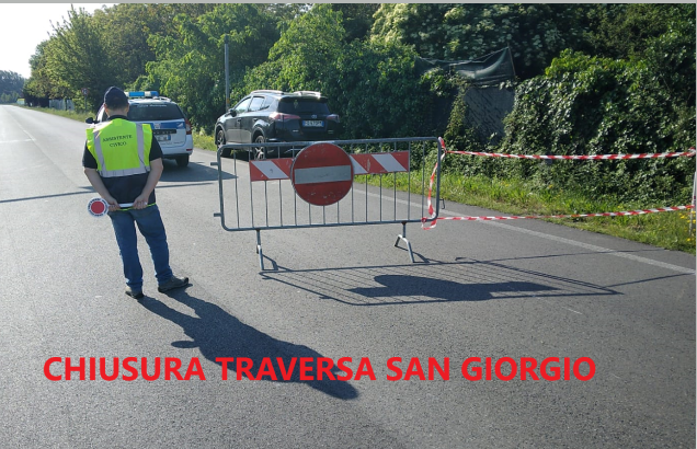 PMTerredargine's tweet photo. #Plinforma Anche oggi gli #Assistenticivici dell' #UnioneTerreDArgine  ci supportano nel servizio di #Viabilità a Carpi .
Uomini e donne che con la pettorina gialla , in forma gratuita e volontaria dedicano il loro tempo al prossimo.
@PMTerredargine https://t.co/tm8aH7GHb5