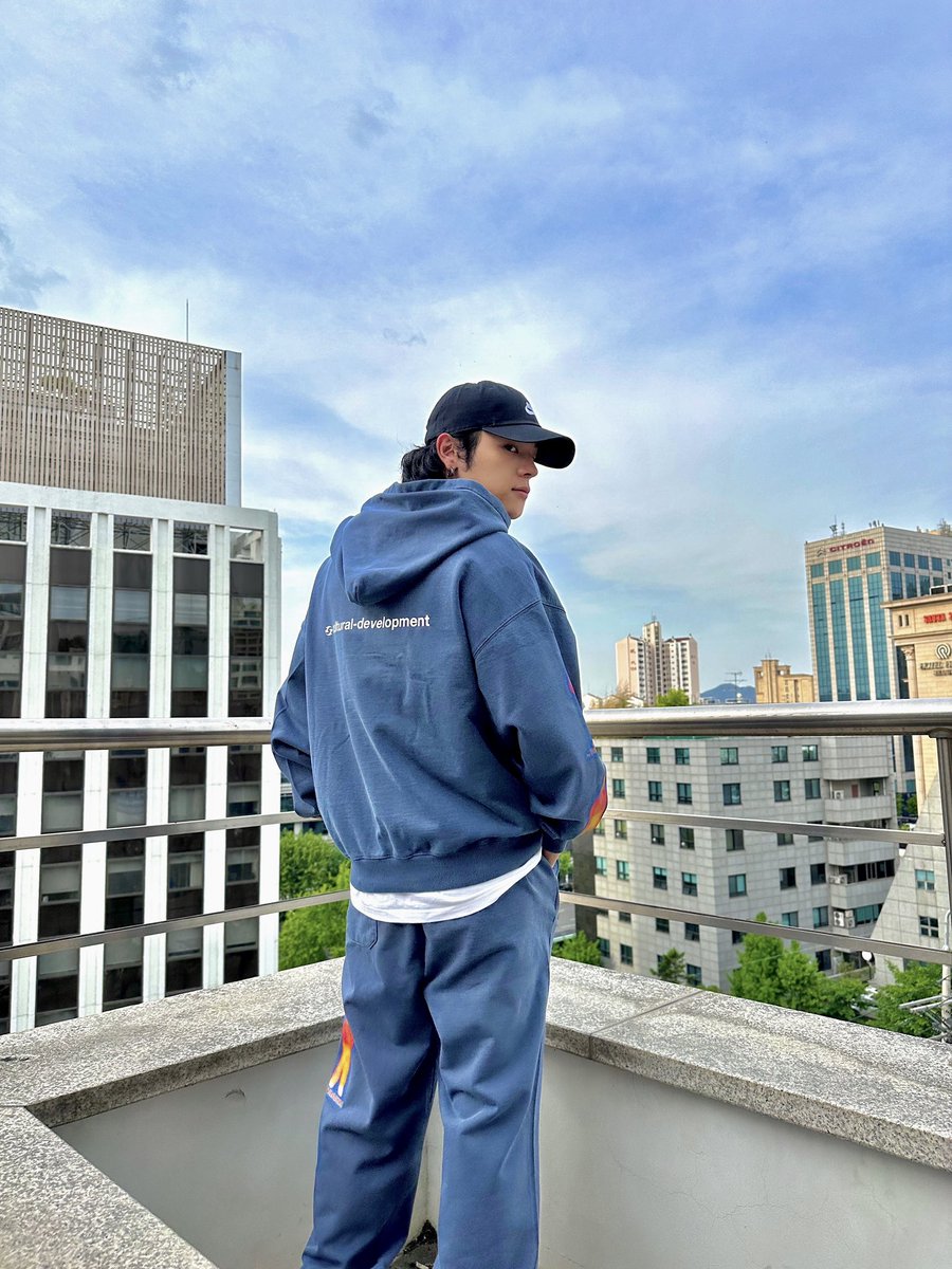 woooojinn's tweet photo. [#우진] Nice weekend😬 https://t.co/6Z7Fg8KoKc
