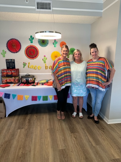 AshlarFl's tweet photo. Thank you all for celebrating Cinco De Mayo today with us! 
 
Big shout out to Cantina Laredo (5200 Big Pine Way, Fort Myers, FL)

#WeLoveOurResidents #LoveWhereYouLive #Community #ResidentEvents #LuxuryRentals #CincoDeMayo #Tacos #Margaritas #FortMyers #TheAshlar https://t.co/tpLVQ1YvNK
