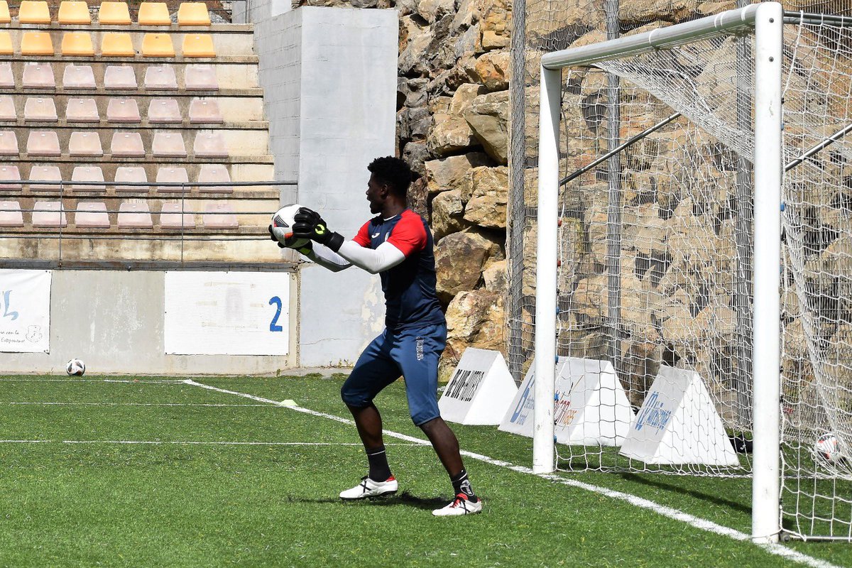 razak_no_1's tweet photo. BE POSITIVE✅
Together we can do it💪🏿
🙏🏾❤️💙🧤1️⃣💪🏿
@CDEstepona @futbolagentesds
🧤#TEAMCLAW
#Alhamdulillah #RB1️⃣ #TogetherAsOne💪🏿 https://t.co/UAytdZAu44