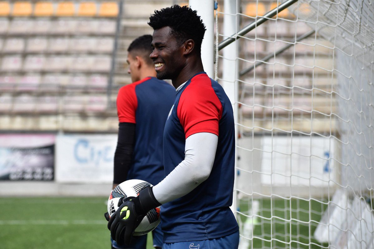 razak_no_1's tweet photo. BE POSITIVE✅
Together we can do it💪🏿
🙏🏾❤️💙🧤1️⃣💪🏿
@CDEstepona @futbolagentesds
🧤#TEAMCLAW
#Alhamdulillah #RB1️⃣ #TogetherAsOne💪🏿 https://t.co/UAytdZAu44