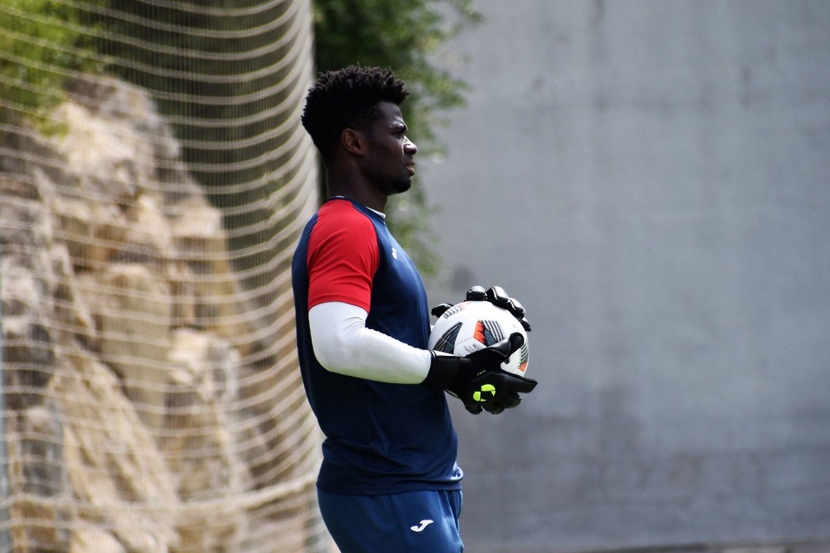 razak_no_1's tweet photo. BE POSITIVE✅
Together we can do it💪🏿
🙏🏾❤️💙🧤1️⃣💪🏿
@CDEstepona @futbolagentesds
🧤#TEAMCLAW
#Alhamdulillah #RB1️⃣ #TogetherAsOne💪🏿 https://t.co/UAytdZAu44