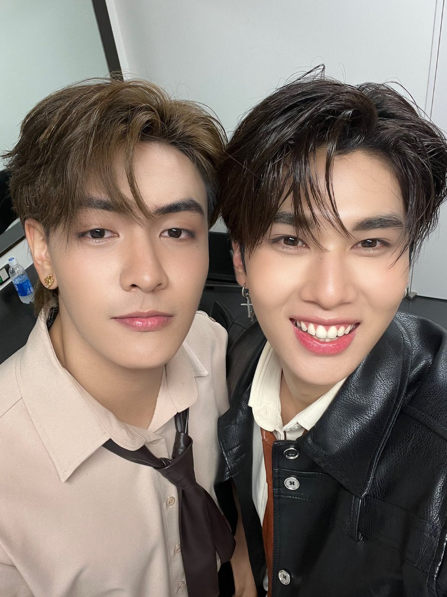 dunknatachai's tweet photo. เป็นอีกช่วงเวลาที่ประทับ​ใจมากๆ​ เป็น​ความรู้​สึกดีที่ขอเก็บไว้เป็นความทรงจำ​ดีๆ​อีกครั้ง​ครับ​ ขอบคุณ​ทุกคนที่ให้กำลังใจ​ ให้การซัพพอร์ต​ทั้งในงาน​และ​ทาง ​social หวังว่าจะได้มีโอกาสร่��มสนุก​ ได้เจอกับทุก​คนอีกนะครับ​ ขอบคุณ​มาก​ครับบบ ❤️ #JDFandayxOsaka https://t.co/I1RG96AEhp