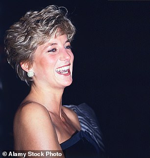 <a href="/scobie/">Omid Scobie</a> This is the Queen of England 👑
❤️❤️❤️❤️❤️❤️