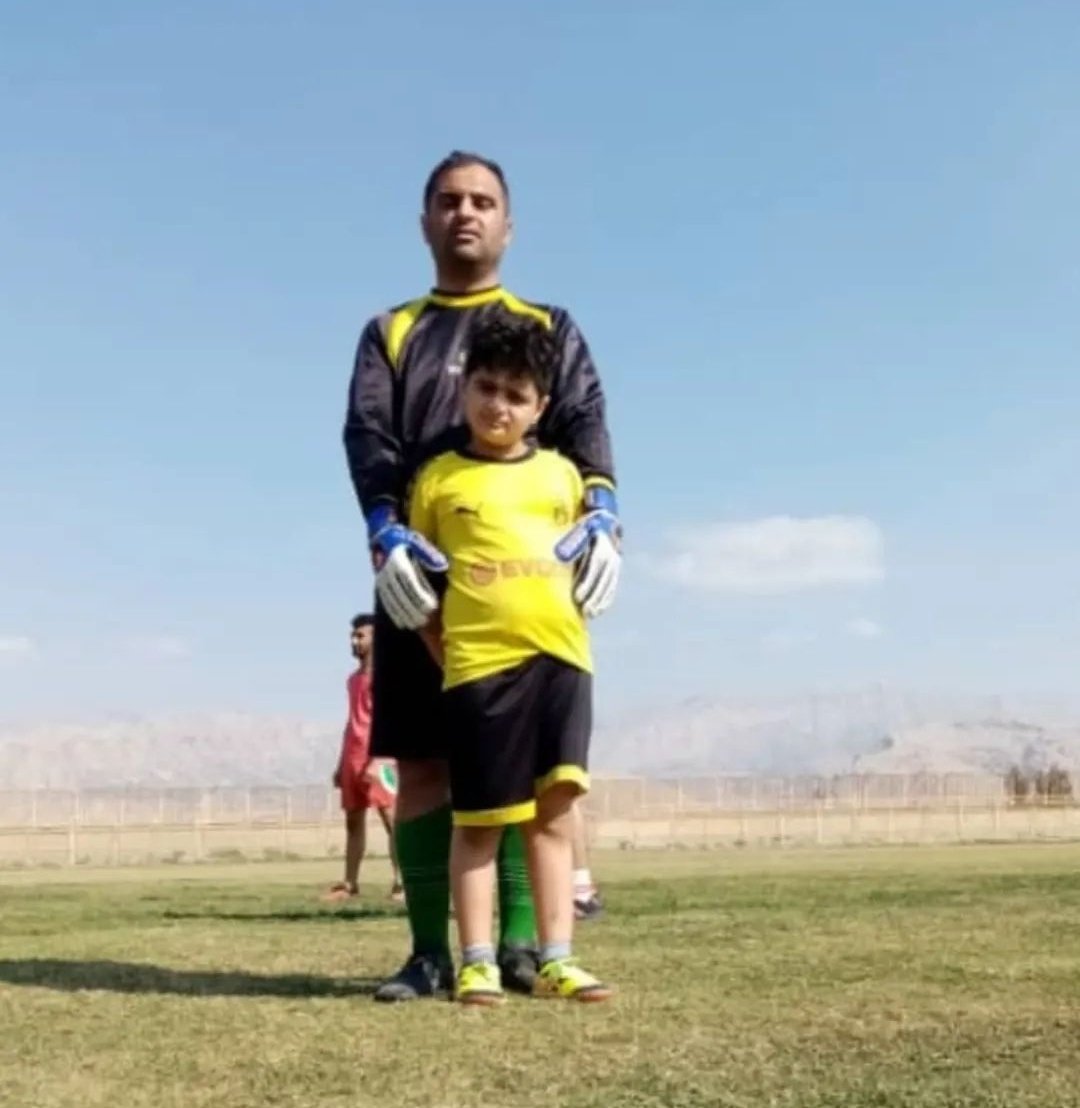 کودک بود و کلی آرزو داشت..
#کیان_پیرفلک