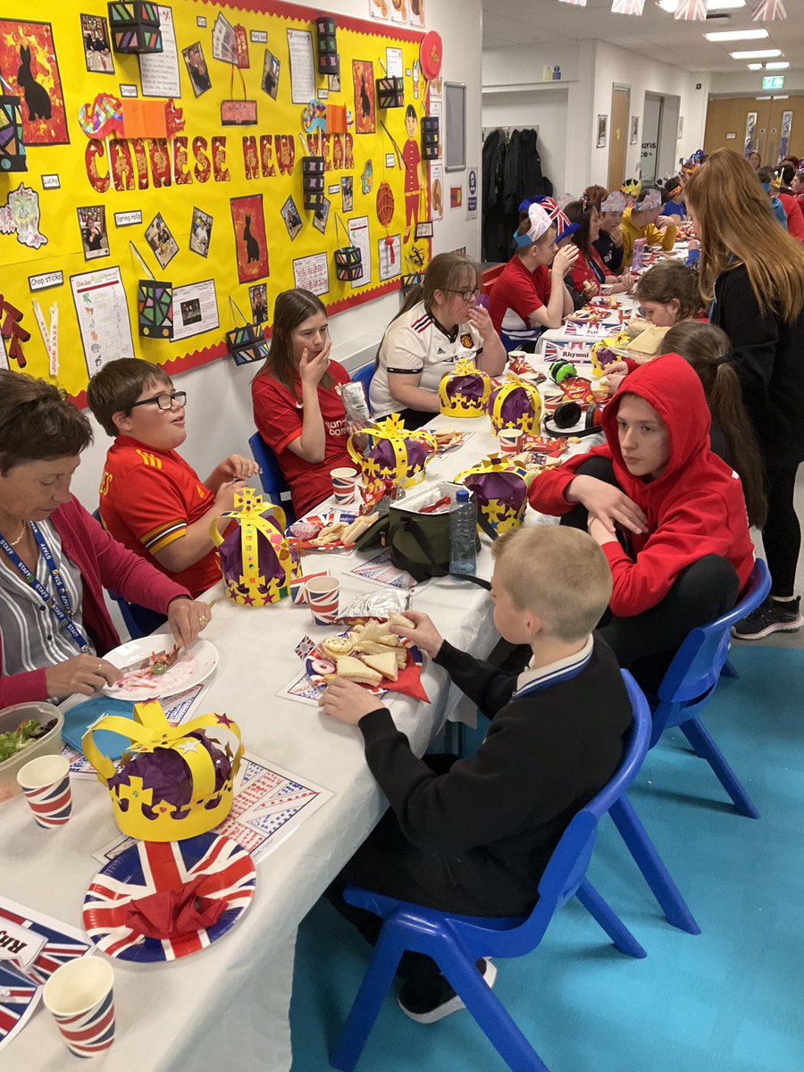 islwynsrb's tweet photo. While being a shortened week,it has been a week celebrating together. Each class celebrated ‘Coronation Week’, learning lots about the royal family,our proud history and culminating in a Royal Tea Party. #Coronation #anyoneforcake #hiphiphooray https://t.co/zJggFaSpED