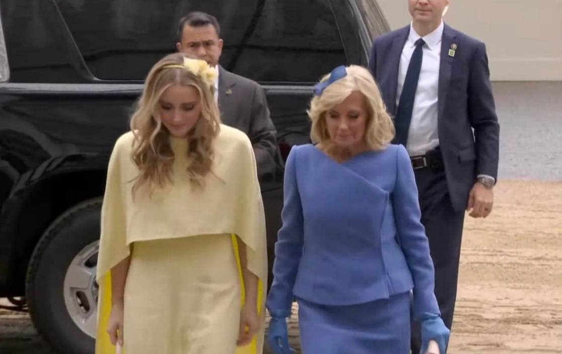 Gerashchenko_en's tweet photo. First Lady Jill Biden with her granddaughter at the coronation ceremony of King Charles the Third.

The language of colors 💛💙 https://t.co/JLtgr39G7q