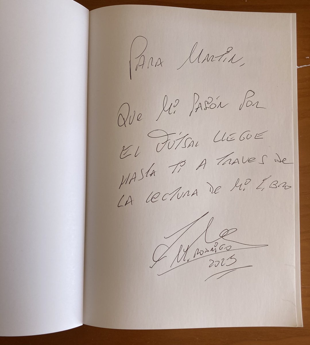 Martin Perciavalle (@m_perciavalle) on Twitter photo ๐A pleasure to meet you again to talk about futsal and share ideas.
๐Thanks for the book, a must read!
<a href="/miguelrodrigocs/">Miguel Rodrigo Conde-Salazar</a> ๐A pleasure to meet you again to talk about futsal and share ideas.
๐Thanks for the book, a must read!
<a href="/miguelrodrigocs/">Miguel Rodrigo Conde-Salazar</a>