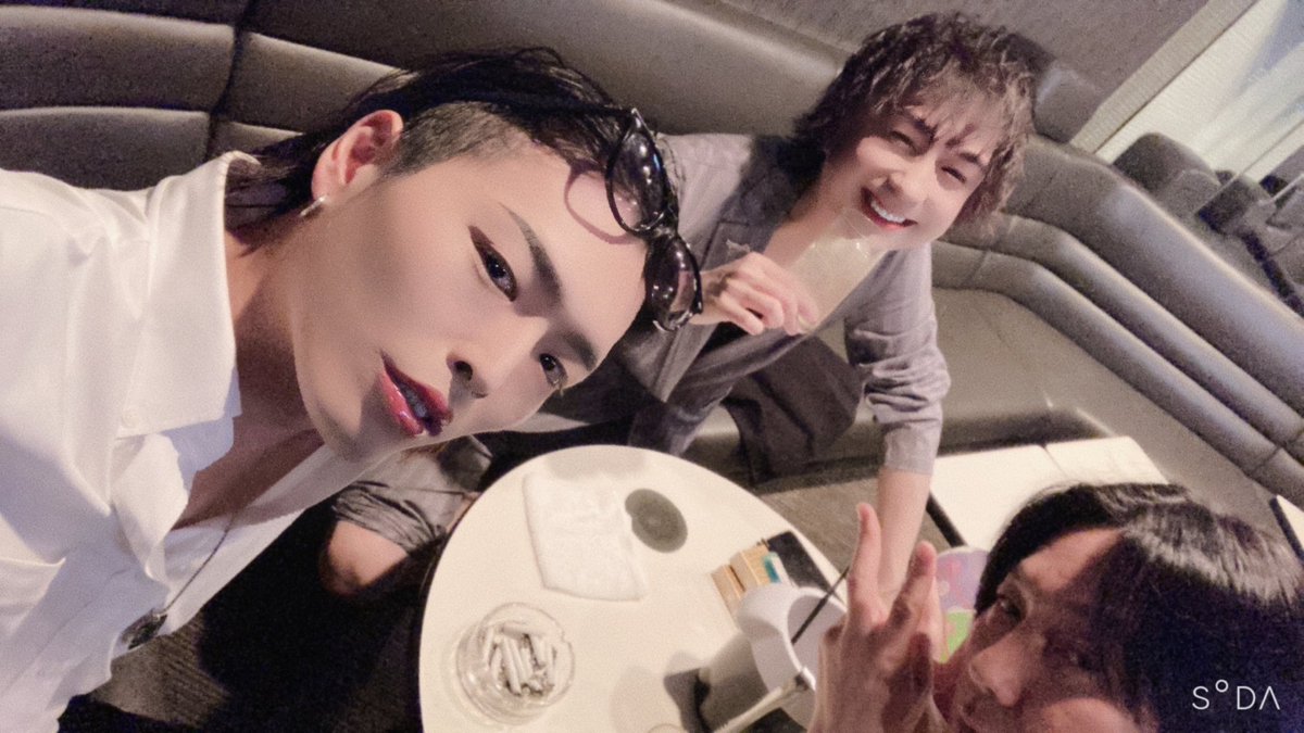 Touma5959's tweet photo. 先日、ぎんちゃんと29⭐️

ちょいと遅めだったのですが、楽しく飲ませてもらいました！

しゅうさん、ありがとうございます♪♪

本日もロマンスでお待ちしております🍻

#ロマンス　#ホスト　#歌舞伎町　#BAR29 https://t.co/DKygUFXEIc