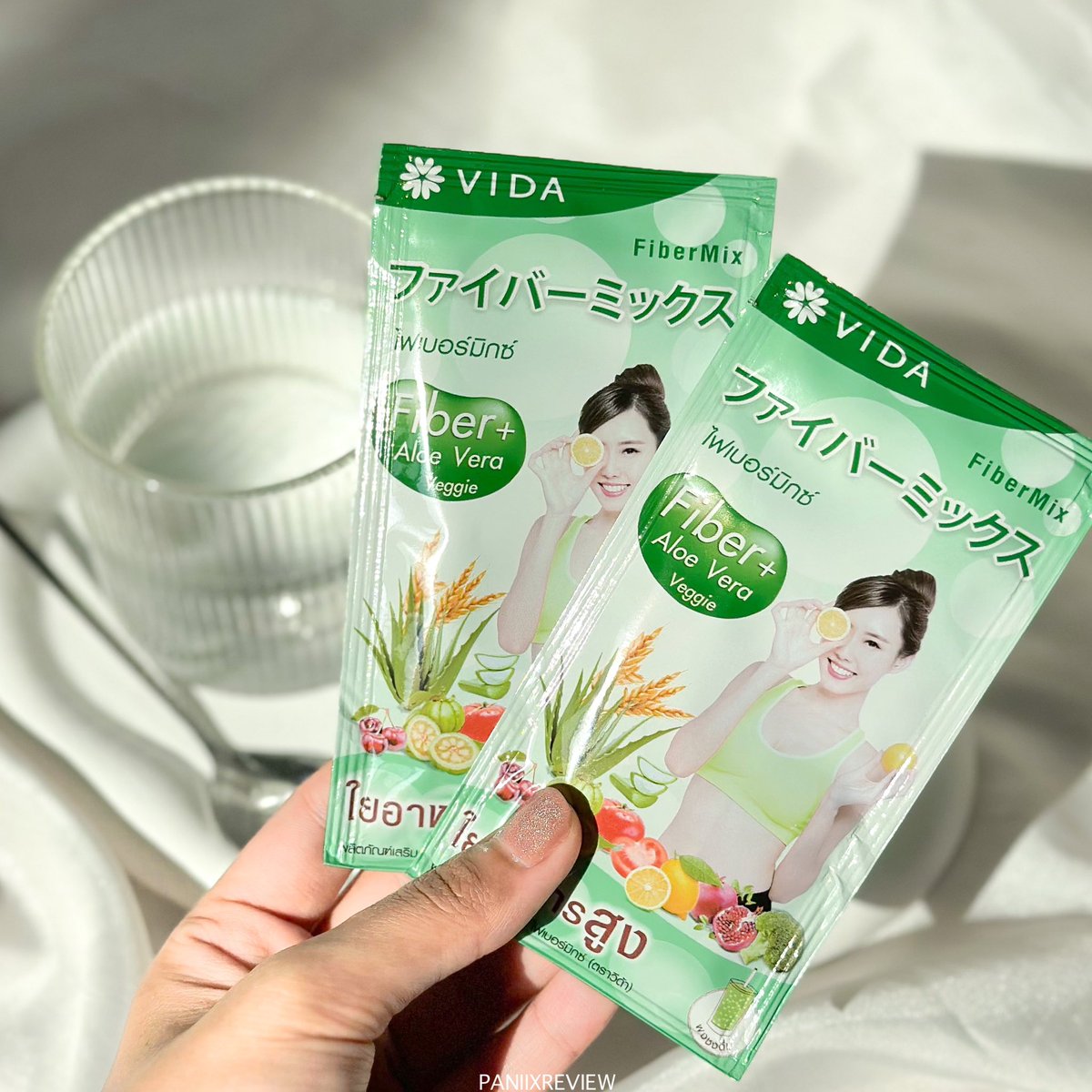 paniixreview's tweet photo. สายบุฟเฟต์ปิ้งย่างแบบนุ้งถูกใจน้อง #VidaFibermix สุบสุบ 🧃✨ น้องมีไฟเบอร์สูง ช่วยเรื่องระบบขับถ่าย ปรับสมดุลำไส้ของเรา ปุ๋งๆ ลดพุงหมาน้อยได้ดีมาก วันละ 1 ซองก่อนอาหารเย็นคือเริ่ด ไม่มีปวดท้องบิด แล้วรสชาติอร่อย กินง่าย ไม่เหม็นเขียวคับ พิกัด #รีวิววัตสัน / 7-11 #Glutamaxthailand https://t.co/UTQEkBy9Bb