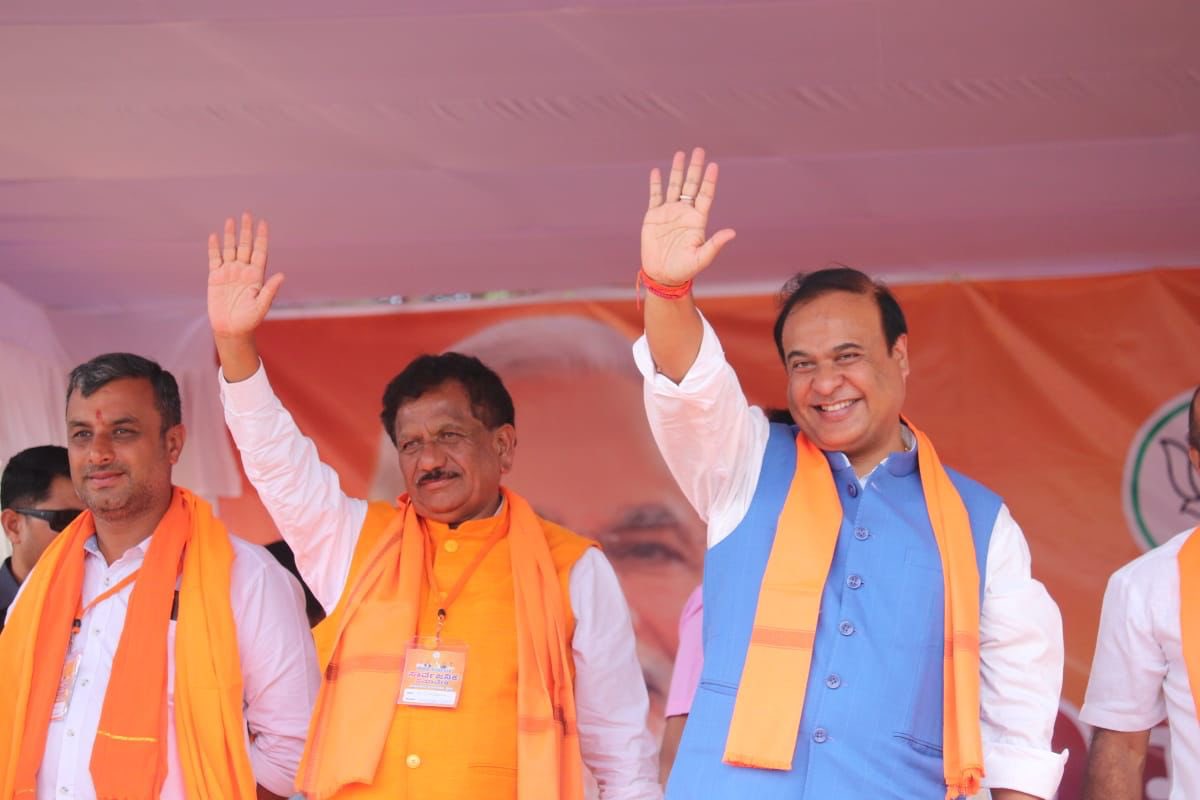 ಇಂದು ಕೊಡಗಿನ ಗೋಣಿಕೊಪ್ಪಕ್ಕೆ ಆಗಮಿಸಿದ ಅಸ್ಸಾಂ ಮುಖ್ಯಮಂತ್ರಿಗಳಾದ ಶ್ರೀ ಹಿಮಂತ್ ಬಿಸ್ವ ಶರ್ಮಾ ಬಿಜೆಪಿ ಸಮಾವೇಶದಲ್ಲಿ ಭಾಗಿಯಾದರು.ಅವರನ್ನು ಆತ್ಮೀಯವಾಗಿ ಸ್ವಾಗತಿಸಲಾಯಿತು.
<a href="/himantabiswa/">Himanta Biswa Sarma</a> <a href="/BJP4Karnataka/">BJP Karnataka</a>