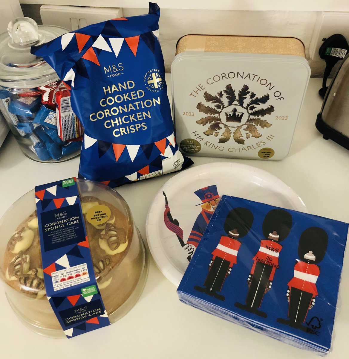 JeanneTebbutt's tweet photo. Todays coronation treats 👑🥳 Thank you Mintvelvet @WeAreMV_ https://t.co/D2UiLD1FUj