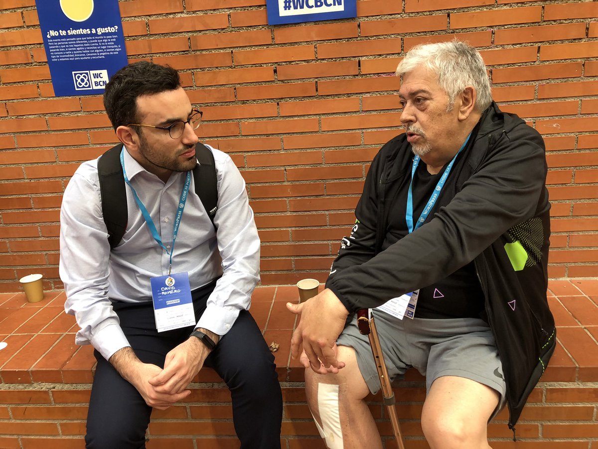 pablomoratinos's tweet photo. Acabo de oír a @fernandot presentarse en #WCBCN diciendo: «Hola, soy Fernando y tengo un blog de #WordPress» 😁 ¡NADA MÁS Y NADA MENOS! 😂 https://t.co/1GMZu0z3W8