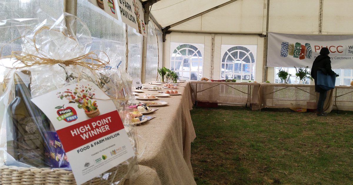 PHCC_Mick's tweet photo. 80km wind gusts 🌬️ & rain 🌧️ couldn't stop some judges from awarding winners 🏆 at the SJ Food & Farm Featival this year, even with the event cancelled for safety reasons 😕
Congrats to all the winners & organising committee!
@AusLandcare #landcare
@PeelHarveyCC #GreeningFarms https://t.co/ctGdQGFLtV