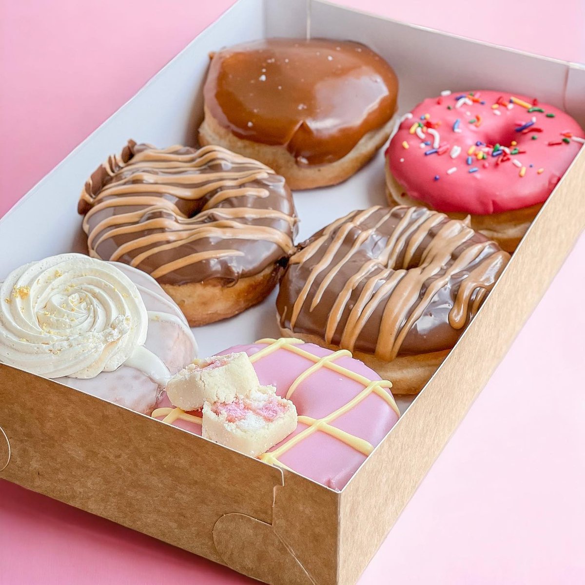 doughnutplace's tweet photo. Is it really the weekend without a box of the best from thatdoughnutplace ? 👀

Swing by the shop today - we’re open as usual until 4pm 🙌🍩🎉 https://t.co/O0p5t6HPw9