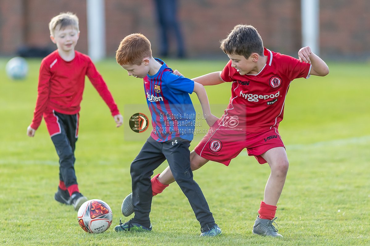 CollargeImages's tweet image. Great to see the young supporters getting a kick about before the start of the match, The future of out game...
#LetThemPlay #DevelopmentFootball #SCYC #OneTeamOneGoal #FridayNightFootball