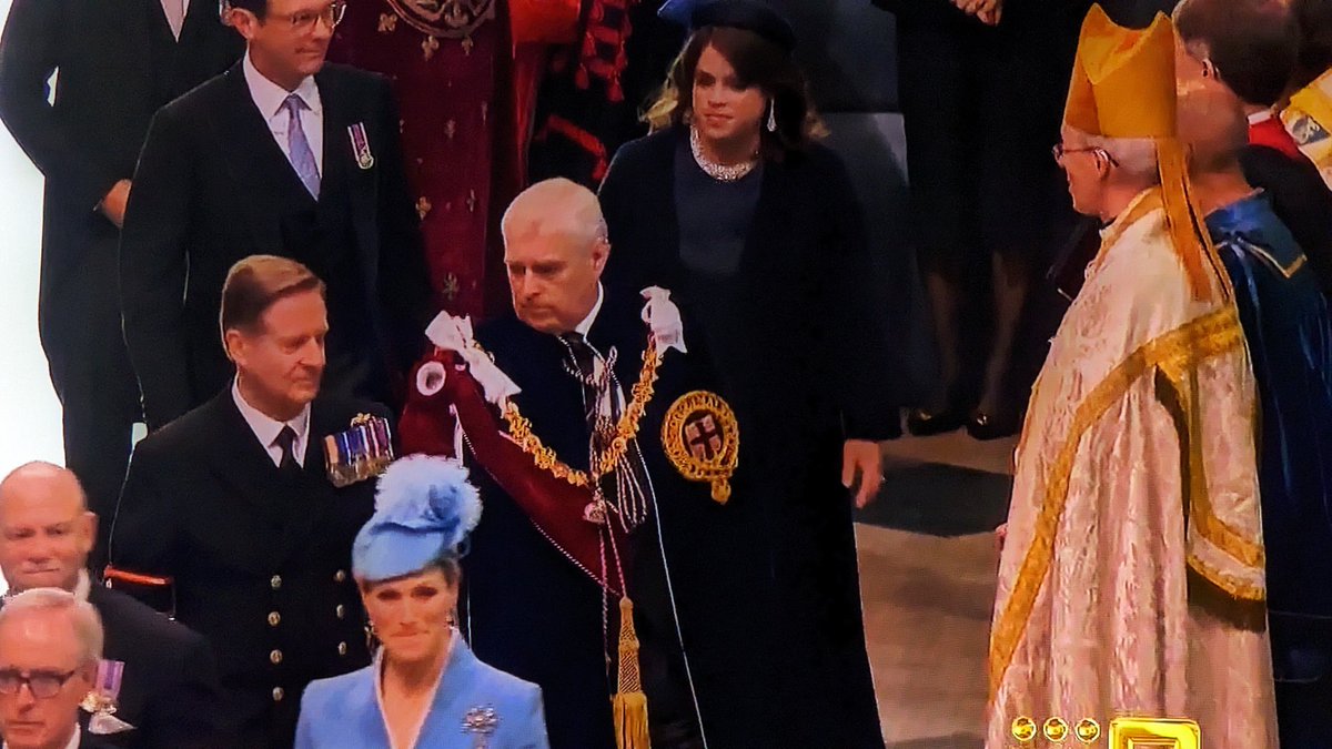 faheyyounger's tweet photo. Pssst, I think Eugene is trying to smuggle Fergie in, up her frock. 
#Coronation https://t.co/fhthKNXTDL
