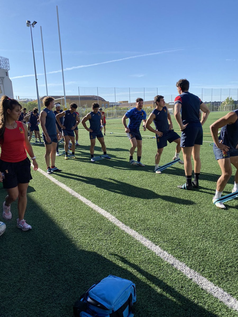 AlfredoGPlata's tweet photo. Selección Federación Española de Rugby @ferugby concentrada en #Torrelodones Alojada en @HotelesPAX #torrelodones y preparando series mundiales entrenando en el Campo Antonio Martin
@ayto_torre #torreactiva https://t.co/E28jBaNdX0