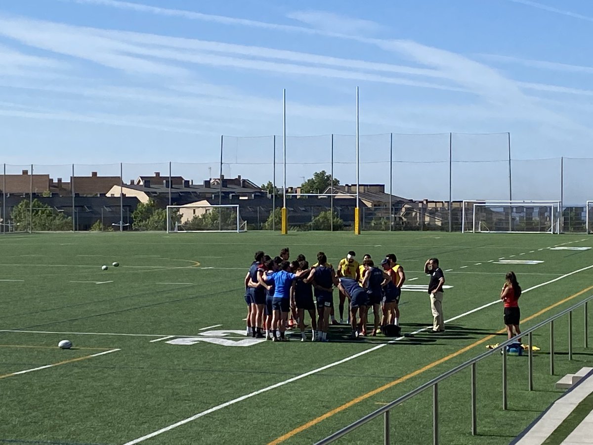 AlfredoGPlata's tweet photo. Selección Federación Española de Rugby @ferugby concentrada en #Torrelodones Alojada en @HotelesPAX #torrelodones y preparando series mundiales entrenando en el Campo Antonio Martin
@ayto_torre #torreactiva https://t.co/E28jBaNdX0