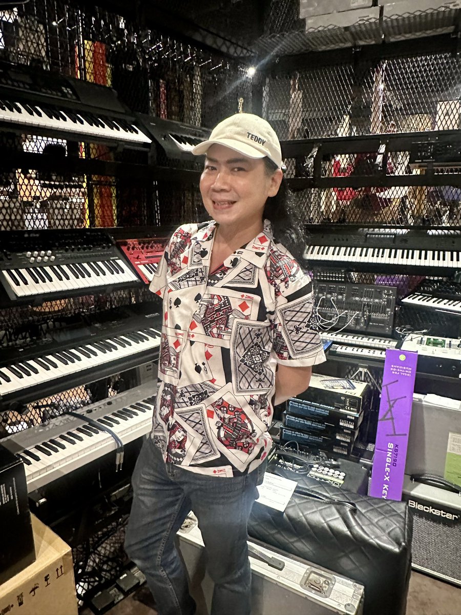 TeddyEiffel's tweet photo. มาธุระที่คลังแสง Music Concept แหล่งรวมอาวุธยุทโธปกรณ์ทางดนตรีของผม KORG US ตอนนี้เลย!!!🎹 #korg #korgkeyboard #musicconcept https://t.co/pbL5lXyB1c