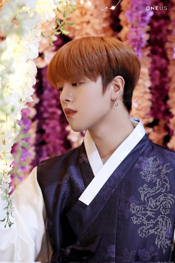 sleepypineappl2's tweet photo. #SpringLastsLongerWithRAVN
"Never yet was a springtime, when the buds forgot to bloom."
#왕나비_군주_레이븐 #RAVN https://t.co/ZJh720DgEf