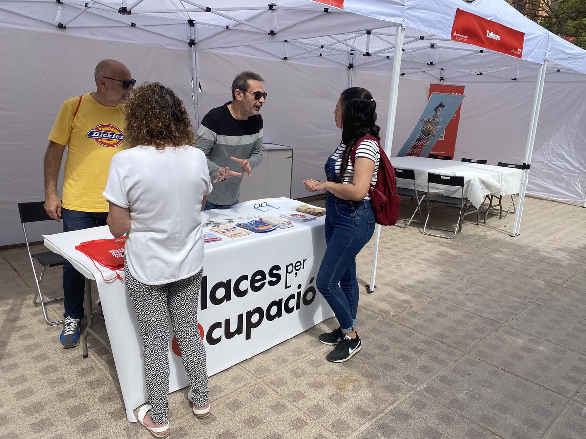 JCGallart's tweet photo. #ccoopv lleva la orientación laboral a las plazas de València en una nueva jornada de #placesperlOcupació organizada por #valenciactiva . https://t.co/Q2QqNQOiRp