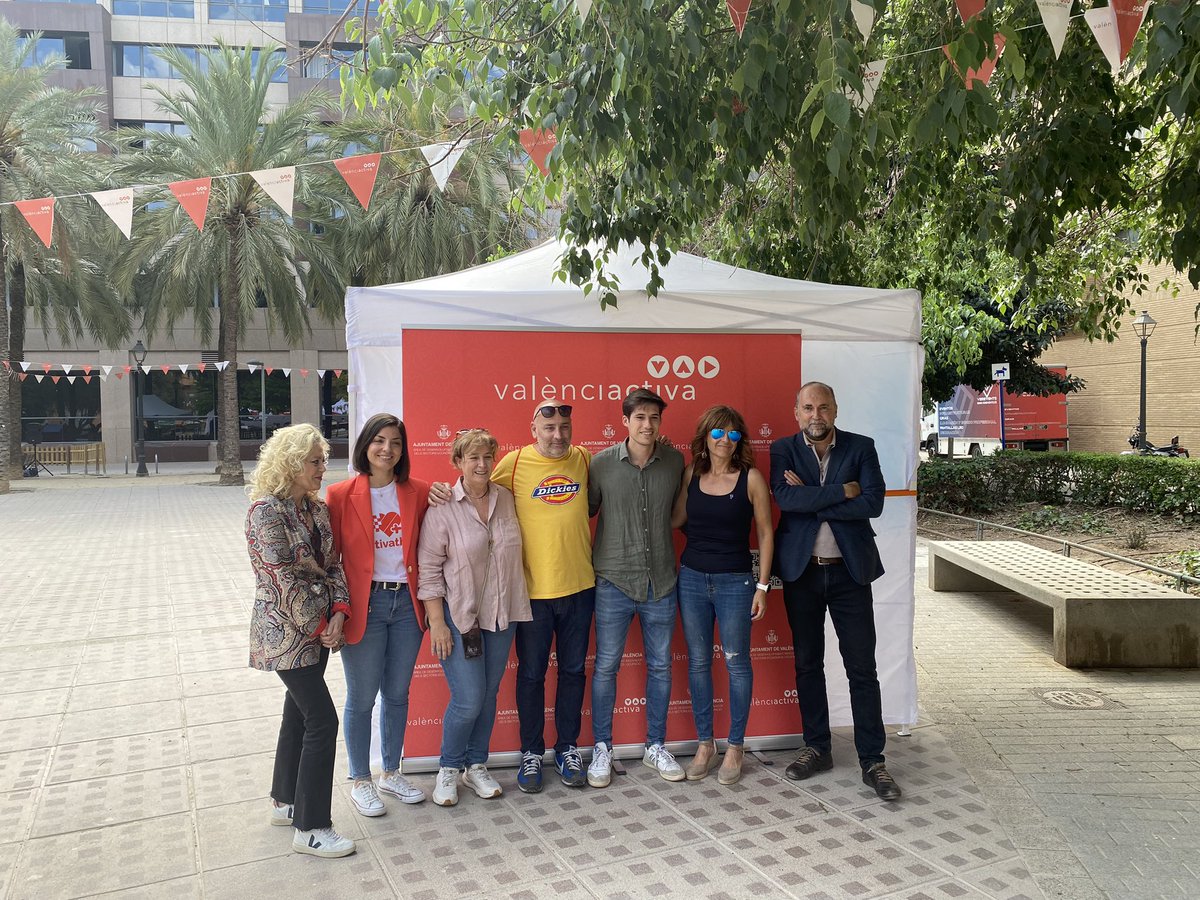 JCGallart's tweet photo. #ccoopv lleva la orientación laboral a las plazas de València en una nueva jornada de #placesperlOcupació organizada por #valenciactiva . https://t.co/Q2QqNQOiRp
