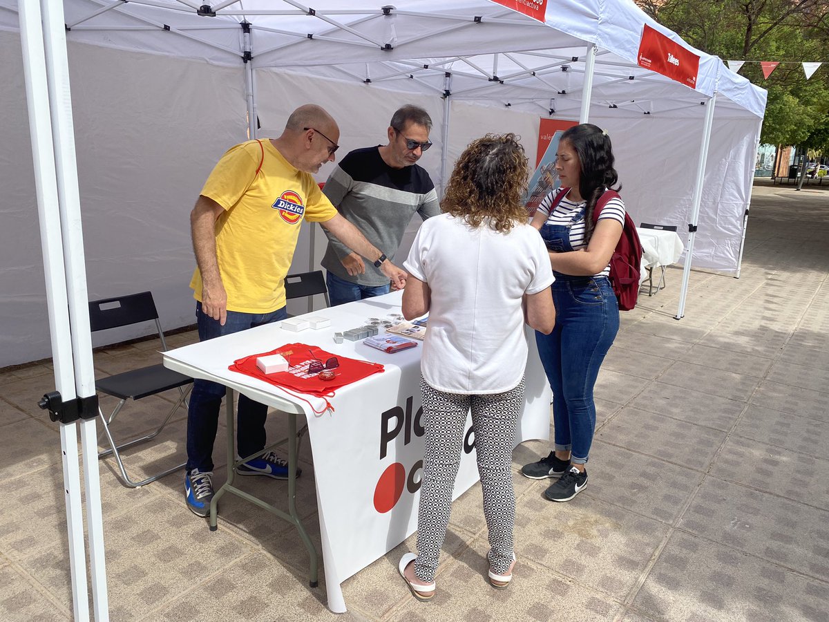 JCGallart's tweet photo. #ccoopv lleva la orientación laboral a las plazas de València en una nueva jornada de #placesperlOcupació organizada por #valenciactiva . https://t.co/Q2QqNQOiRp