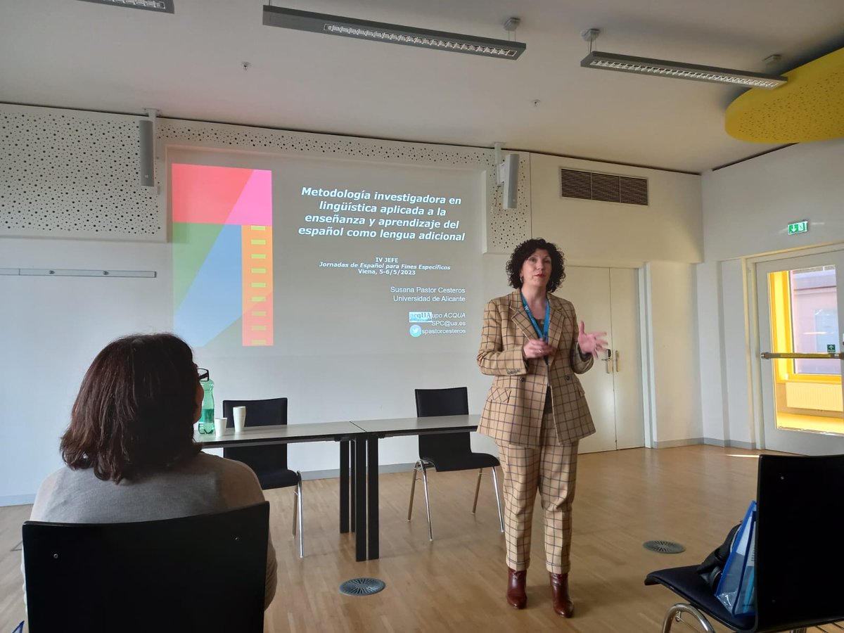 AcqUA_UA's tweet photo. Nuestra directora @spastorcesteros ha ofrecido una plenaria sobre Metodología de la investigación en ELE en las IV Jornadas de Español para Fines Específicos (@JEFEVi_com) en la Universidad de Economía de Viena. Hoy continuamos aprendiendo en estas magníficas jornadas. https://t.co/5lzgxuEmur