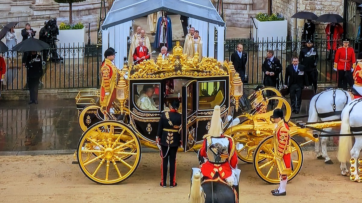 faheyyounger's tweet photo. "I assure you, Sir. Mummy is not here. It's really happening." 
#Coronation https://t.co/2erofOTMXx