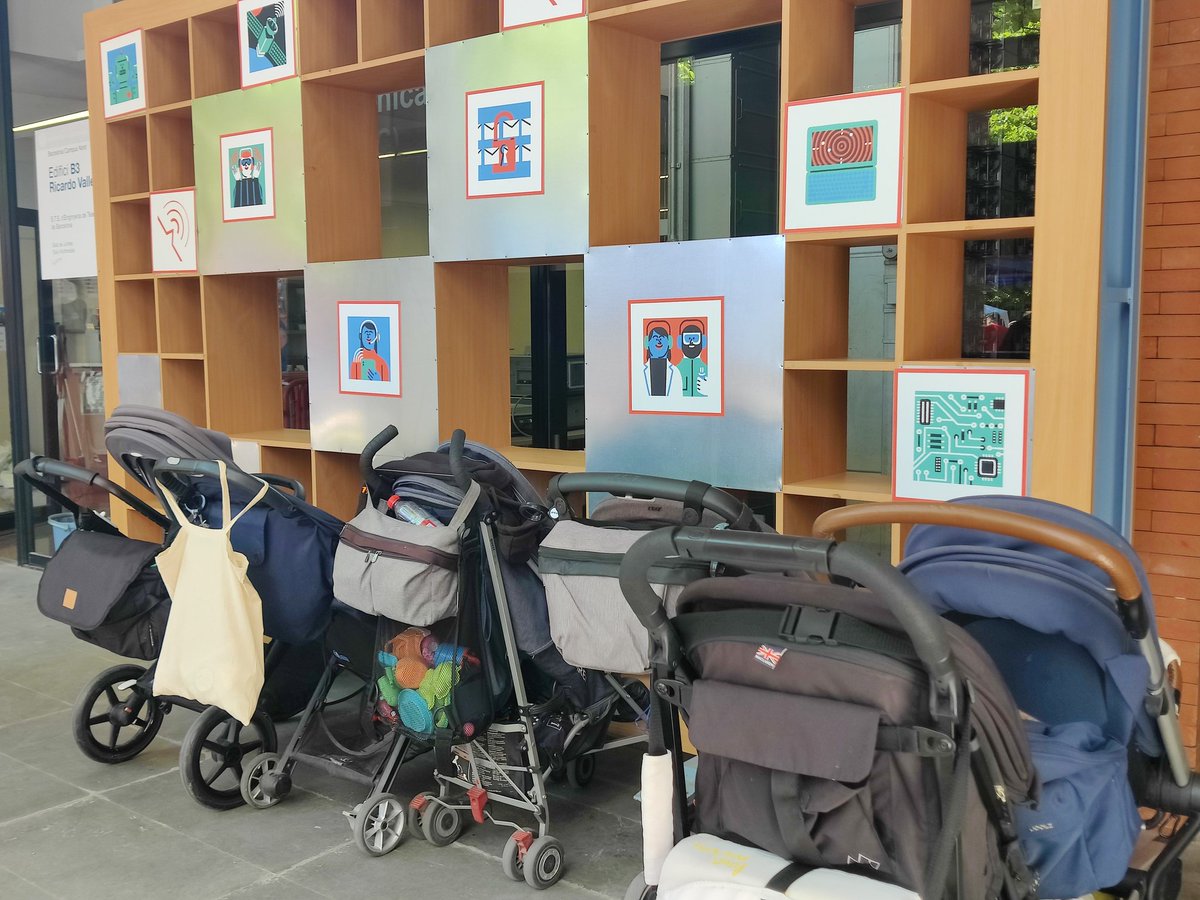 JosepPegueroles's tweet photo. Arrenca el #Telecogreskids #Vermutillo de la @XarxaTelecosBCN. Club @UPCAlumni d'@UPCTelecos. 👇 https://t.co/9nshh26w1e