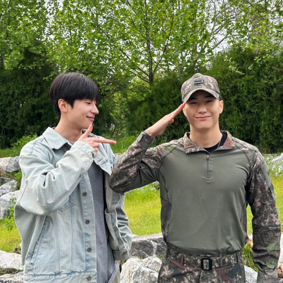 wooeongkc's tweet photo. 형 시선 어떤날 생각나서 너무 웃긴데 https://t.co/3WXdGMSoFW