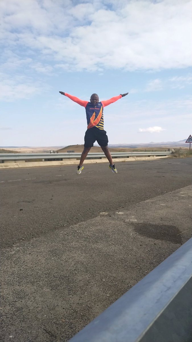 SetlobokoMorena's tweet photo. I paid the weekend bills🙏🏾
#IPaintedMyRun
#FetchYourBody2023
#RunningWithTumiSole
#Runningistheraputic
#SoloRuns
#HalfMarathon
#Saturdayrun
#Morningruns
#BarklyEast https://t.co/WBPmVjqXt3