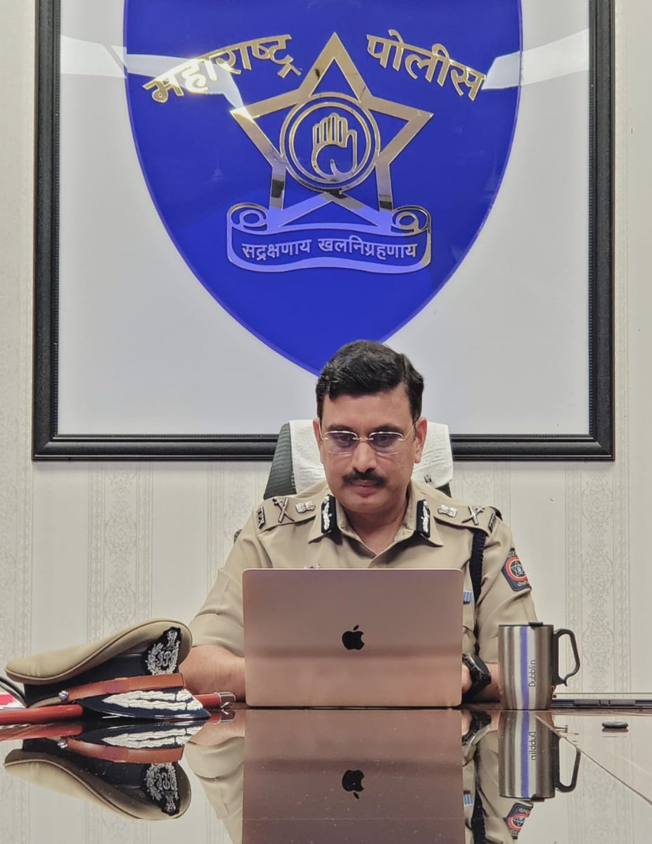 Yesjassociation's tweet photo. तसा मला उशीर झाला पण एखाद्या अधिकाऱ्यांनी असा जनता दरबार घ्यावा आणि आपण सर्व प्रश्नांची उत्तरे द्यावे...!
उल्लेखनीय..!अदभुत.!!
आपल्याकडून प्रेरणा घेऊन शिक्षण विभागणी मुलांच्या प्रश्नाला उत्तर द्यावे..!
@surmayu
साहेब घ्या मनावर..!
@CP_PCCity
#Ask_CP_PCCity
#शिक्षकभरती_55000 https://t.co/ExTPATJnEW