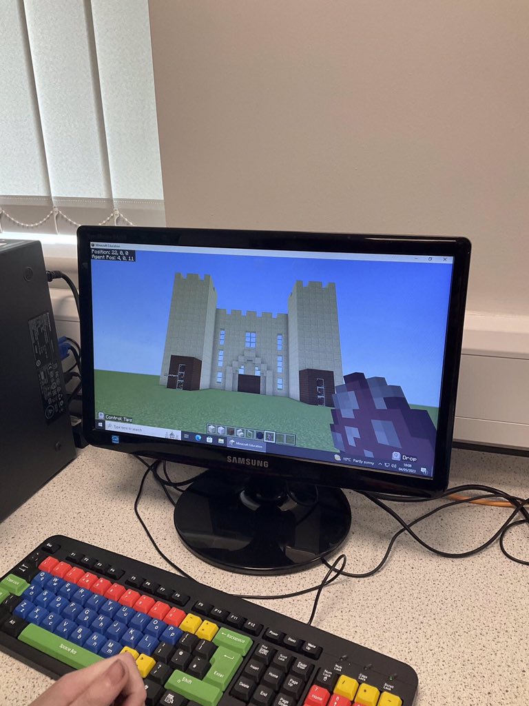 islwynsrb's tweet photo. A highlight of the week in Rhymni was baking and decorating cookies, in amongst other tasks like creating model castles and palaces based on royal residences using @PlayCraftLearn. #manywaystolearn #themedlearning #Coronation https://t.co/x1qSvPpXQ2
