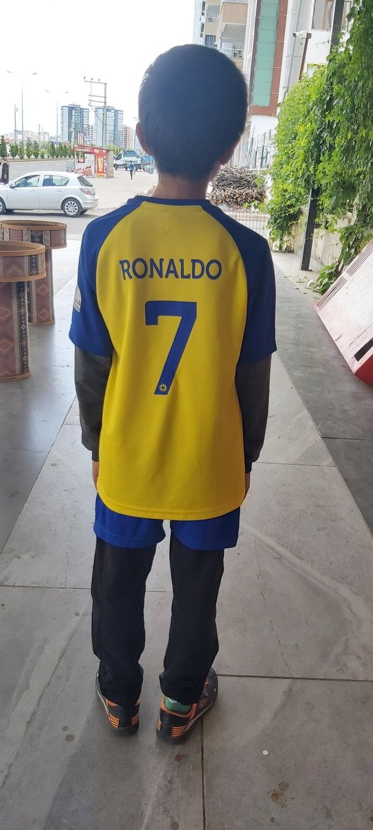 Bismilimcom's tweet photo. Ronaldo hayranlığı 

#Diyarbakır 🇹🇷
#ALNASSR
#Ronaldo https://t.co/YwMU7pJwja