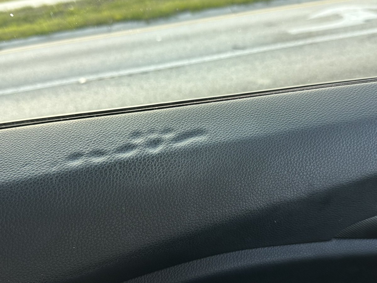 MusicSnob75's tweet photo. @Honda  why is my 2022 Ridgeline doing this?!? https://t.co/mOjzOIrYml