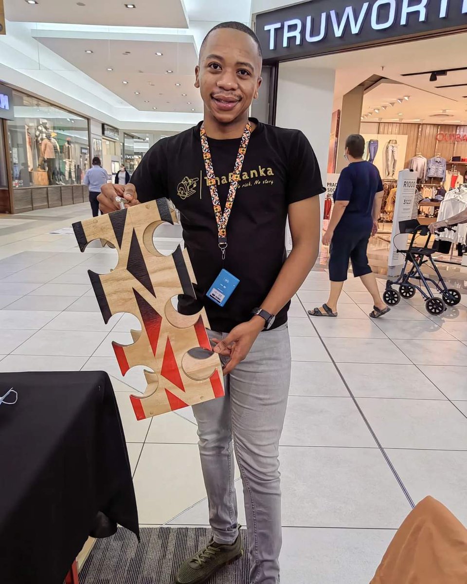 ThaPlanka's tweet photo. 🍷 Wine Rack R400:   Nationwide Delivery 🚚

Order Now:
📧 Email: Order@thaplanka.co.za
📱 Whatsapp: 068 128 4550

https://t.co/71eJpeFAsy

No risk, No story.

#Mega #MetroFMAwards #Arrested https://t.co/2aQN2oT3Qv