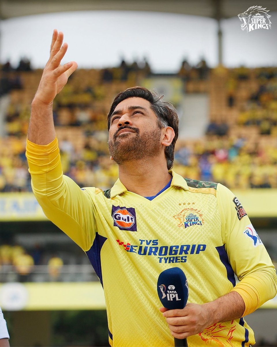 ChennaiIPL's tweet photo. The glimpse of the man and him getting the toss right! 🥹✨

#CSKvMI #WhistlePodu #Yellove 🦁💛 https://t.co/vhUfkF4Syz